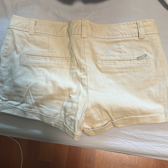 Guess women’s belt shorts - Picture 2 of 2